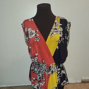 Baraschi Chic Blouse with Ruffled Sleeves and V-Neck